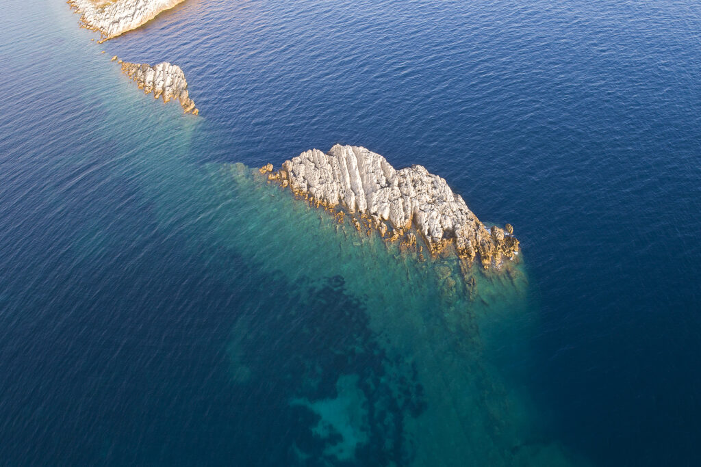 mare piskera rocce drone